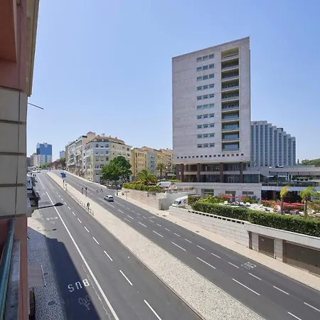 Апартаменти Marques Pombal Ritz Hotel- Park Eduardo Vii Лісабон